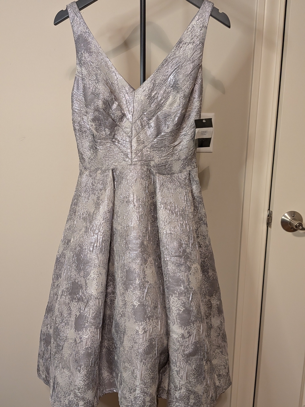 Eva Franco Silver Textured V-Neck Fit & Flare Cocktail Dress